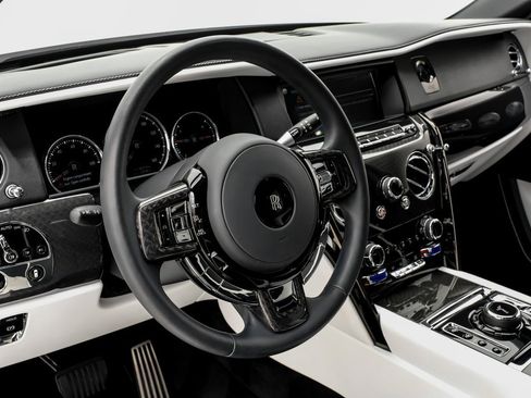 Used 2022 Rolls-Royce Cullinan Black Badge image 12