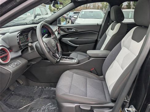 Used 2024 Chevrolet Trax RS w/ Sunroof Package image 16