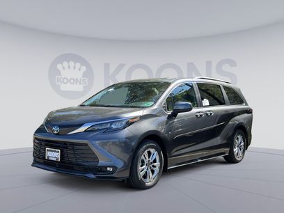 New 2025 Toyota Sienna XLE
