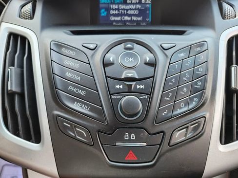 Used 2014 Ford Focus SE FWD image 25