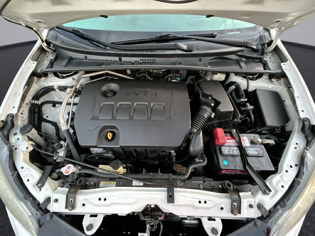 Used 2018 Toyota Corolla LE FWD image 30