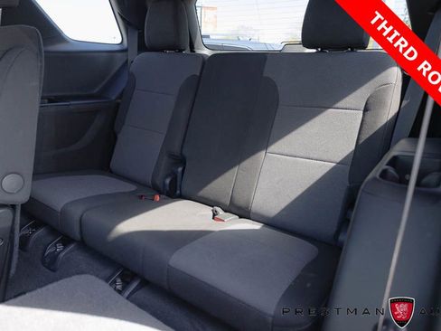 Used 2023 Chevrolet Traverse LT FWD image 7