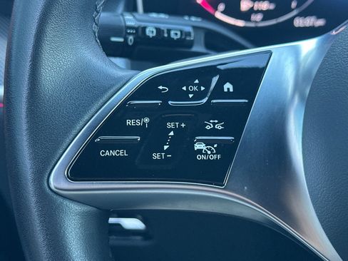 Used 2025 Mercedes-Benz GLC 350e 4MATIC image 31