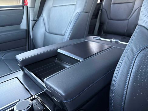 Used 2025 Toyota Sequoia Platinum image 38