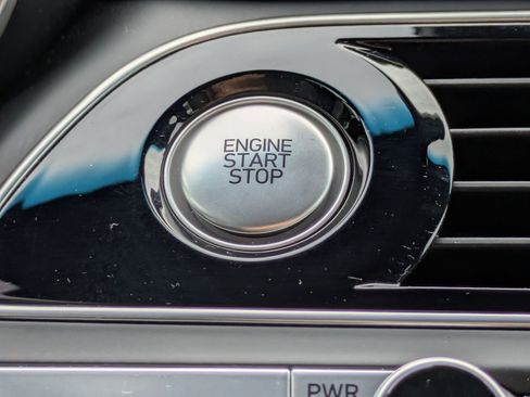 Used 2023 Genesis G70 3.3T RWD image 29