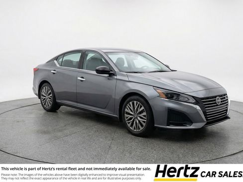 Used 2025 Nissan Altima 2.5 SV image 1