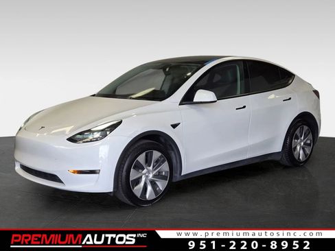Used 2023 Tesla Model Y Long Range AWD/4WD image 1