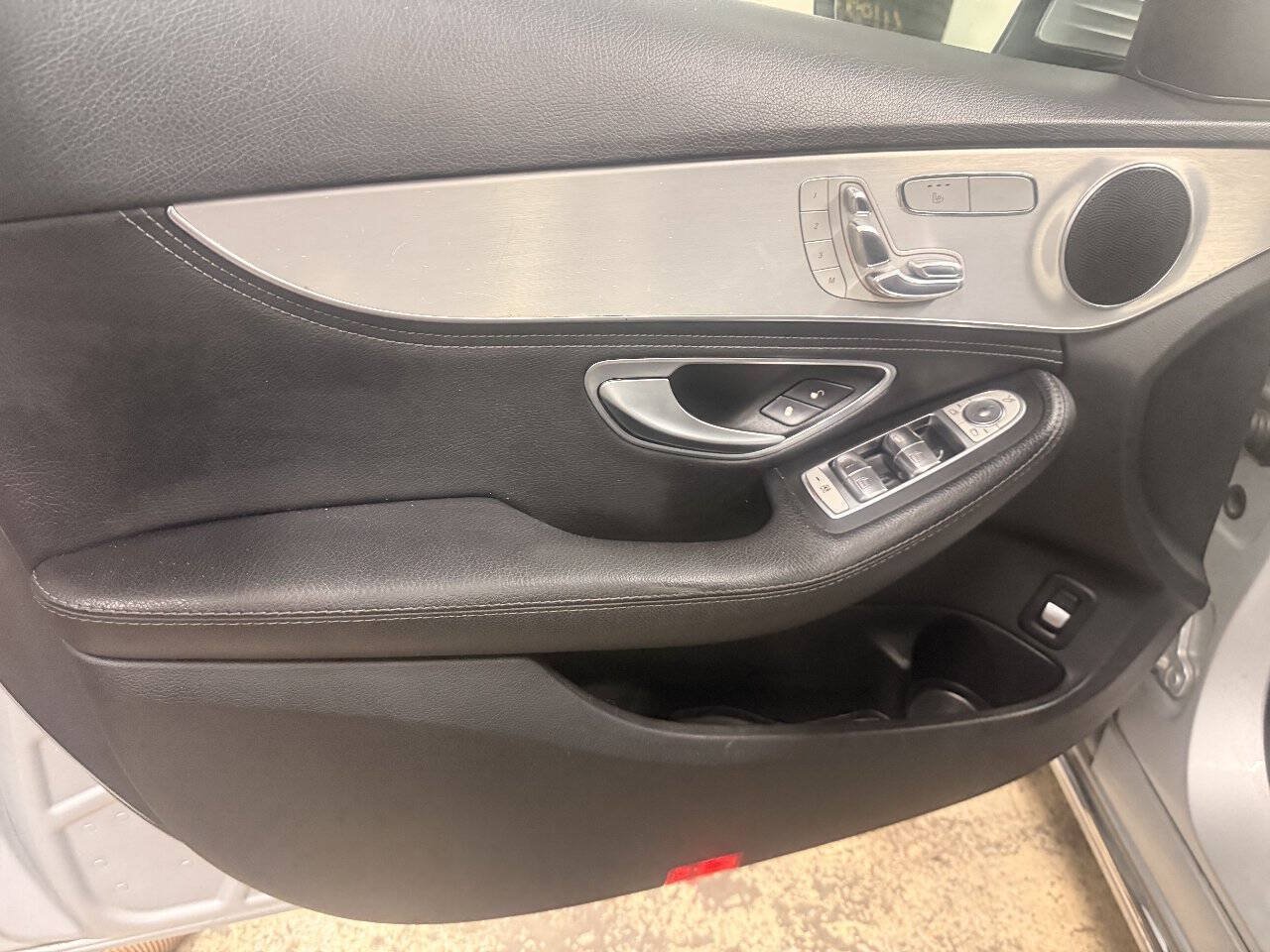 Used 2015 Mercedes-Benz C 300 4MATIC Sedan image 11