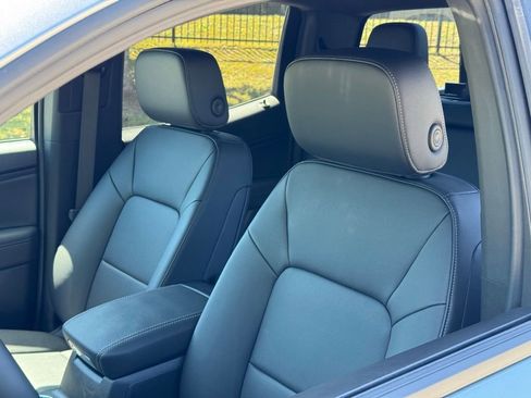 New 2025 GMC Canyon Elevation w/ Convenience Package image 17