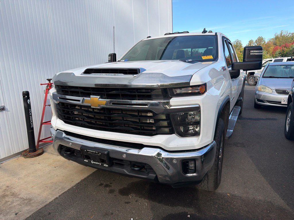 Used 2025 Chevrolet Silverado 2500 LT w/ All Star Edition AWD/4WD image 3