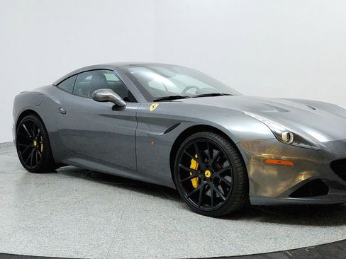 Used 2018 Ferrari California T image 7