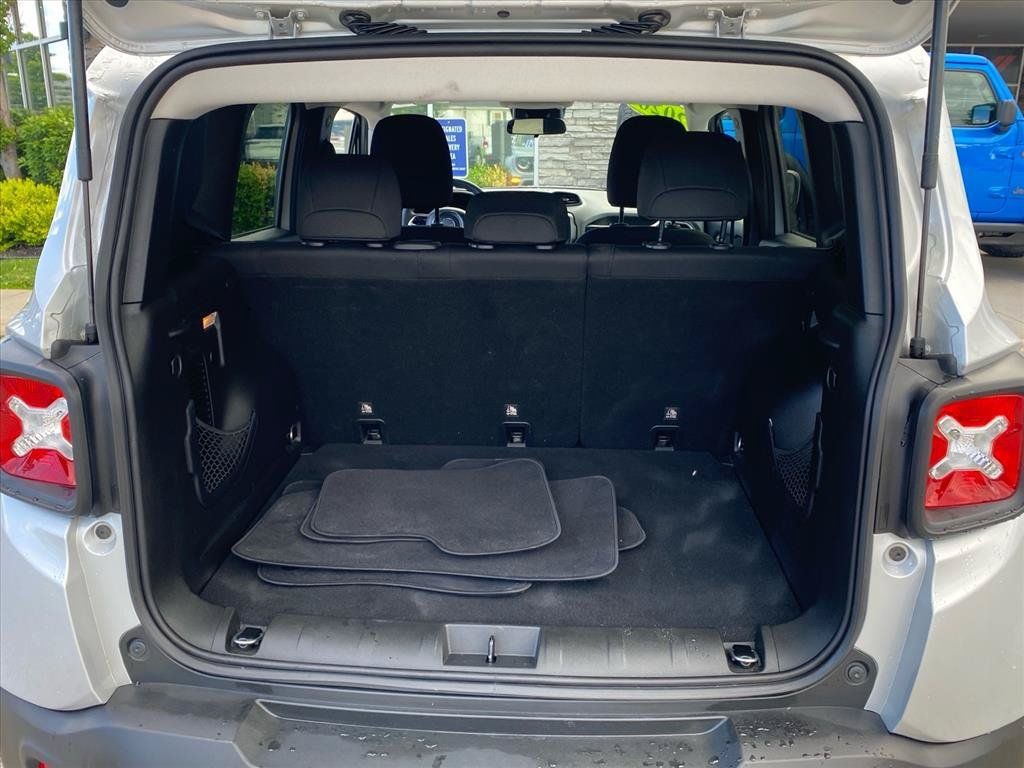 Used 2020 Jeep Renegade Latitude AWD/4WD image 22