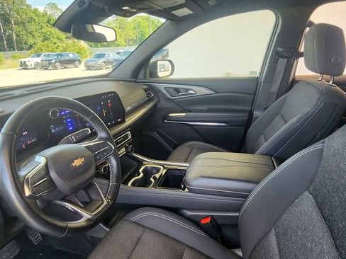 Used 2024 Chevrolet Traverse LT FWD image 16