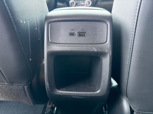 Used 2024 Chevrolet Trax LT w/ Sunroof Package FWD image 29