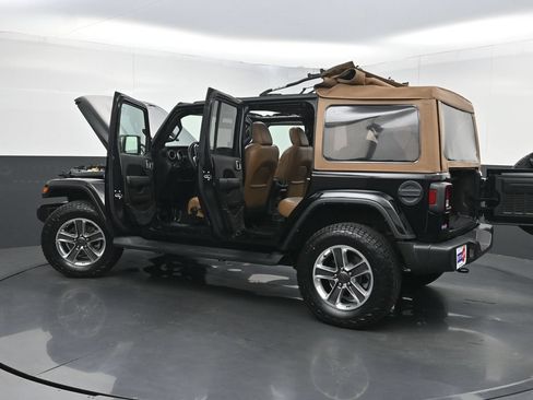 Used 2022 Jeep Wrangler Unlimited Sahara w/ Cold Weather Group AWD/4WD image 35