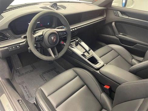 Certified 2025 Porsche 911 Carrera image 4