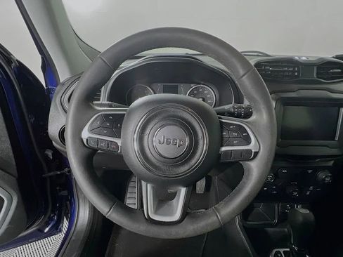 Used 2018 Jeep Renegade Latitude w/ Popular Equipment Group image 12