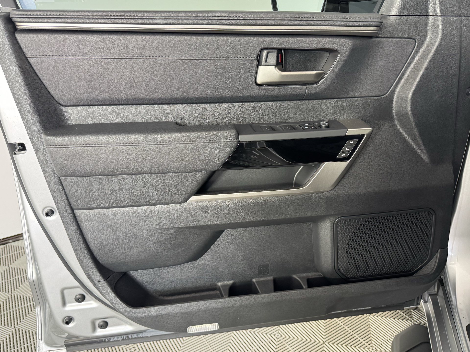 Used 2025 Toyota Tundra Limited w/ Power Package RWD image 11