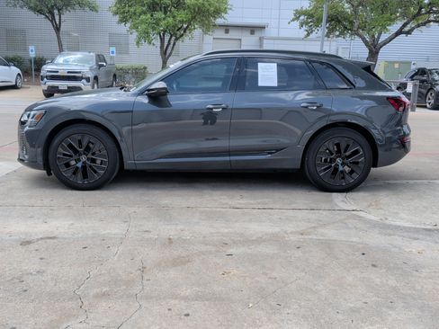 Used 2024 Audi Q8 e-tron Prestige w/ Prestige Package image 7