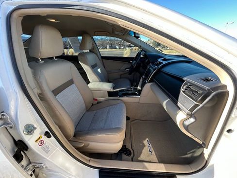 Used 2012 Toyota Camry Hybrid image 32