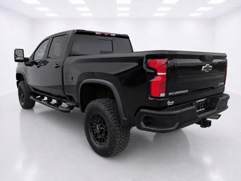 Used 2024 Chevrolet Silverado 2500 ZR2 w/ Technology Package AWD/4WD image 11