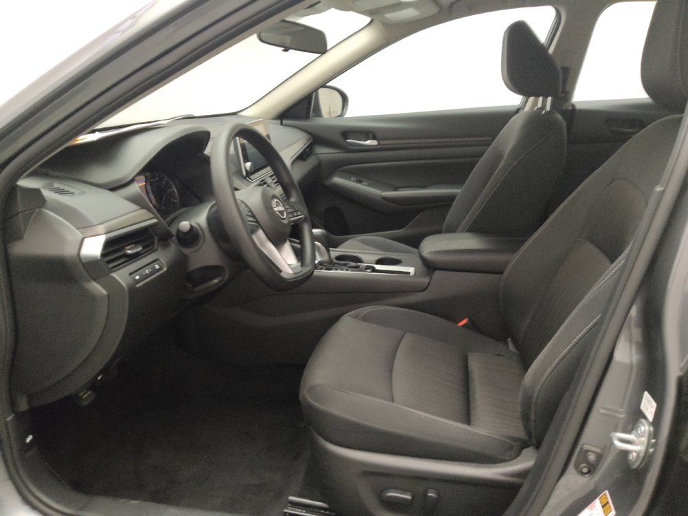 Used 2025 Nissan Altima 2.5 SV FWD image 17