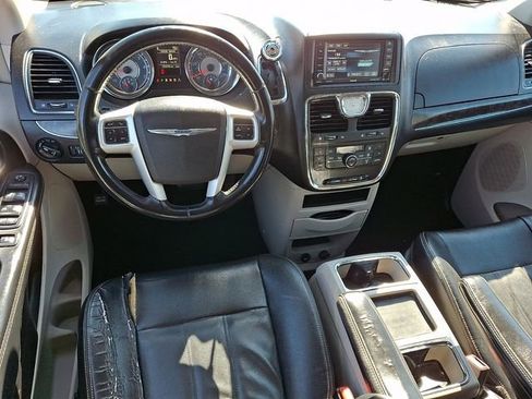 Used 2014 Chrysler Town & Country Touring FWD image 2