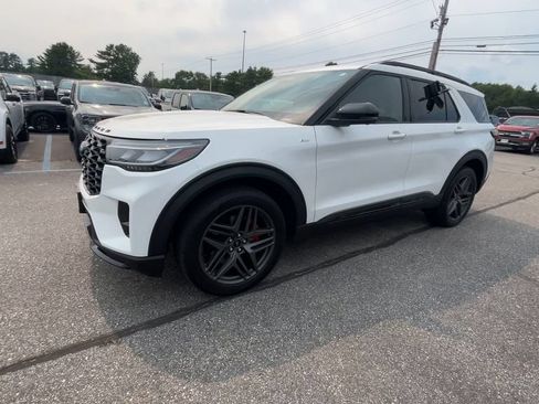 Certified 2025 Ford Explorer ST-Line w/ ST-Line Street Pack AWD/4WD image 15
