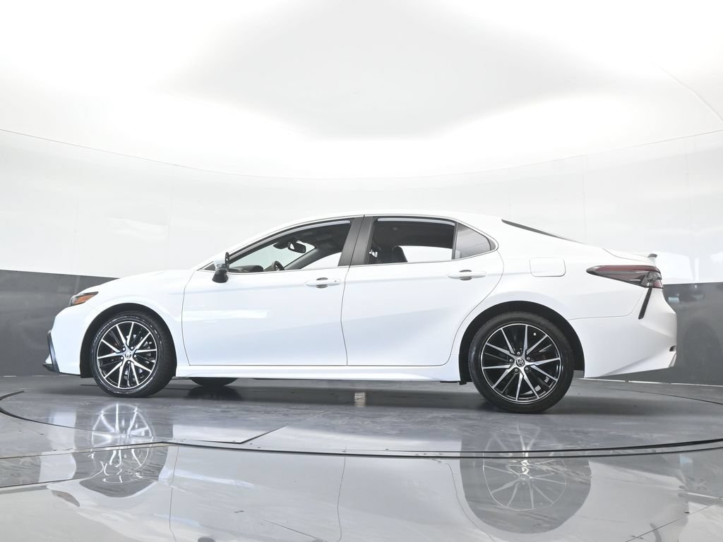 Used 2022 Toyota Camry SE w/ Convenience Package FWD image 57