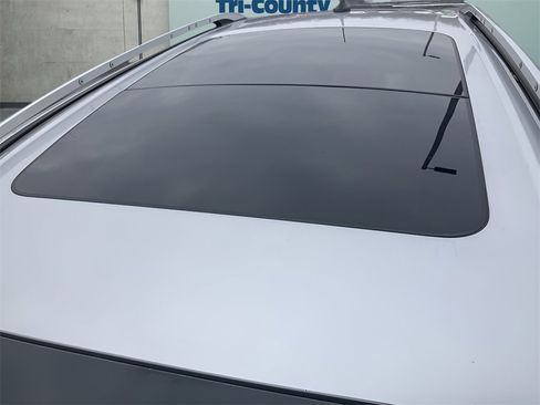 Used 2018 Ford Escape Titanium w/ Ford Safe & Smart Package image 9