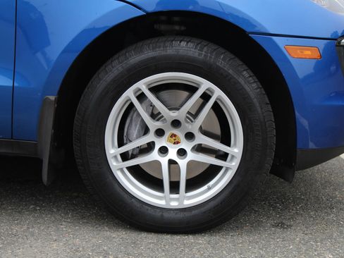 Used 2018 Porsche Macan Sport Edition AWD/4WD image 39
