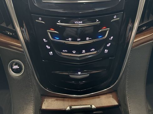 Used 2017 Cadillac Escalade Luxury image 17
