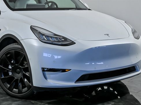 Used 2021 Tesla Model Y Long Range image 2