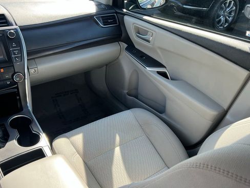Used 2015 Toyota Camry LE image 17