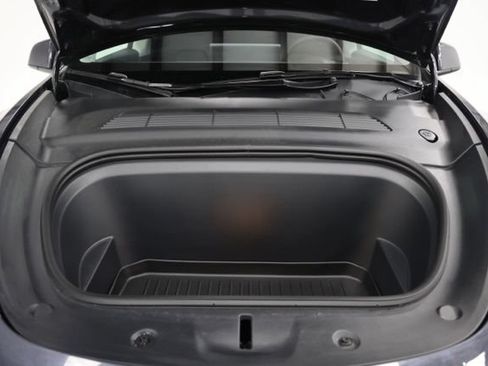 Used 2025 Tesla Model Y Long Range AWD/4WD image 6
