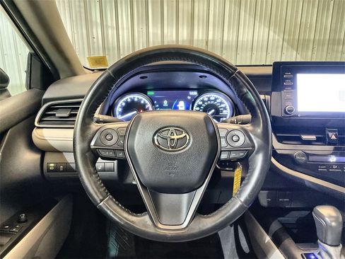 Used 2021 Toyota Camry SE w/ Cold Weather Package image 11