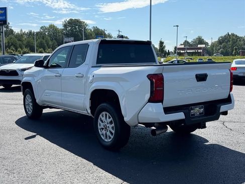 Used 2025 Toyota Tacoma SR5 RWD image 5