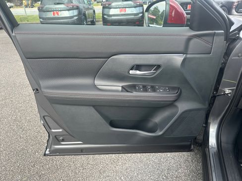 New 2026 Nissan Kicks SR image 10