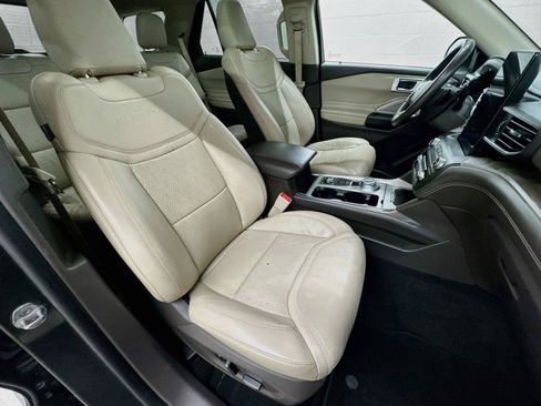 Used 2020 Ford Explorer Platinum w/ Premium Technology Package AWD/4WD image 29