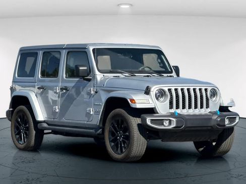 Used 2023 Jeep Wrangler Unlimited Sahara w/ Cold Weather Group AWD/4WD image 5