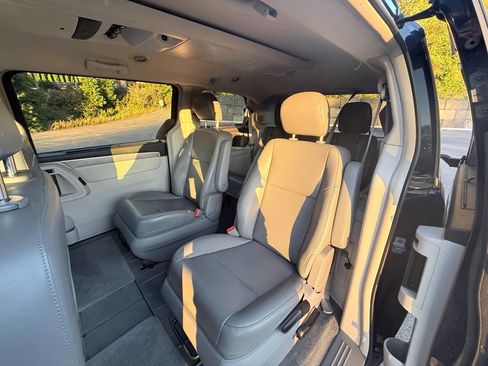 Used 2014 Volkswagen Routan SE image 14