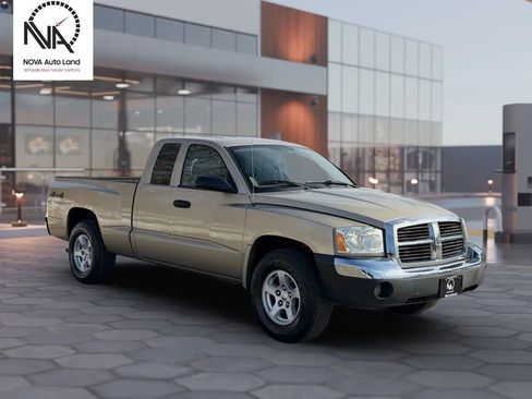 Used 2005 Dodge Dakota SLT image 2