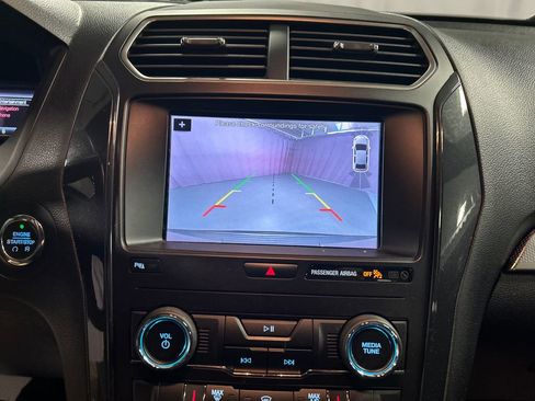 Used 2019 Ford Explorer XLT w/ Equipment Group 202A image 18