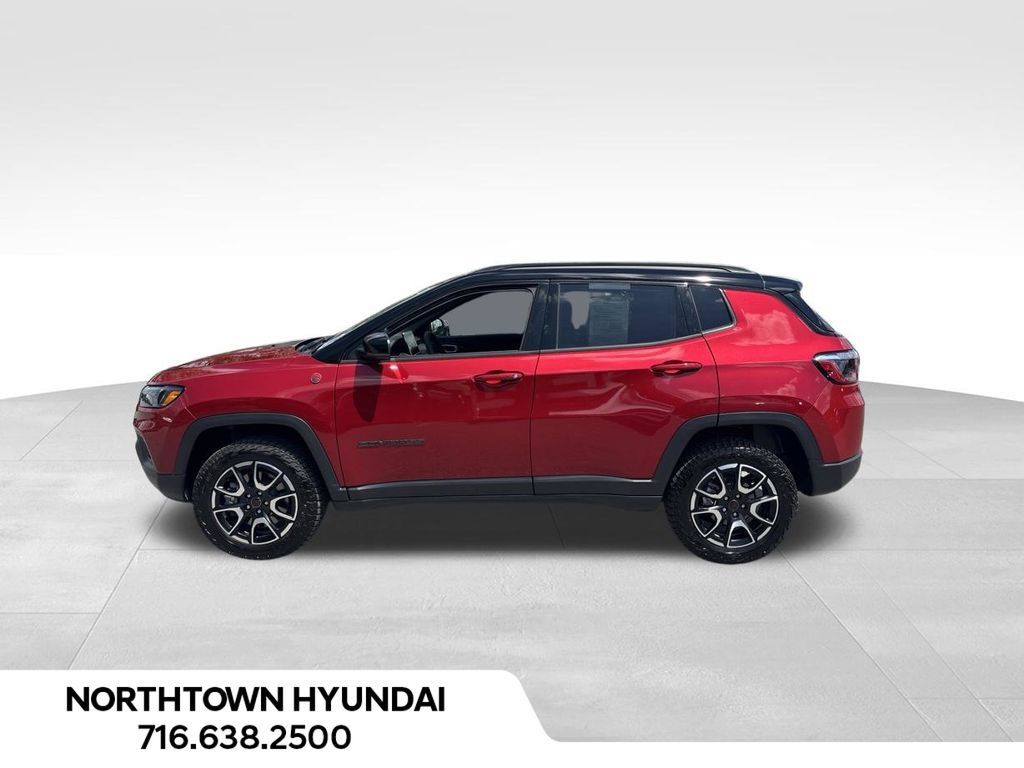 Used 2026 Jeep Compass Trailhawk AWD/4WD image 9