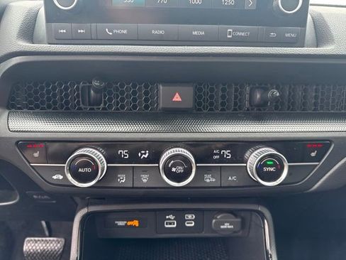 Used 2023 Honda CR-V EX image 16