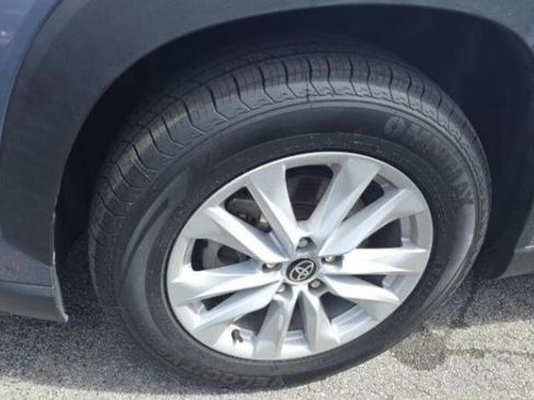 Used 2022 Toyota Corolla Cross LE image 9