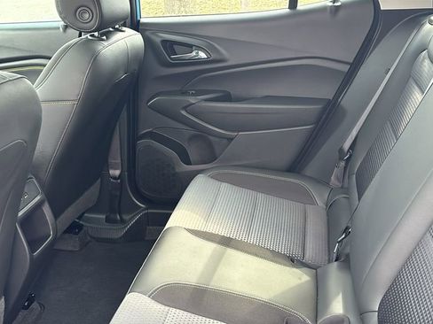 Used 2025 Chevrolet Trax LT w/ Sunroof Package image 29