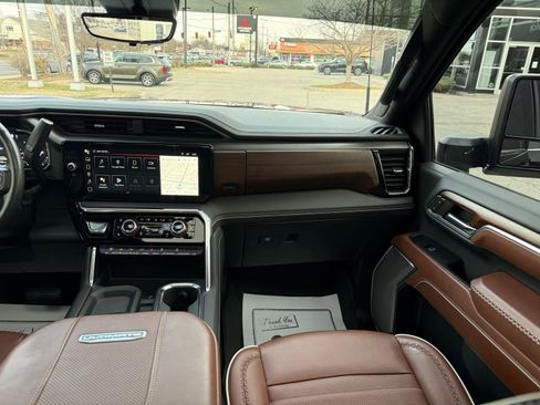 Used 2024 GMC Sierra 2500 Denali Ultimate image 39