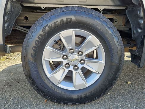 Used 2020 Chevrolet Silverado 1500 LT RWD image 4