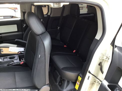 Used 2011 Toyota FJ Cruiser 2WD w/ Upgrade Pkg image 14